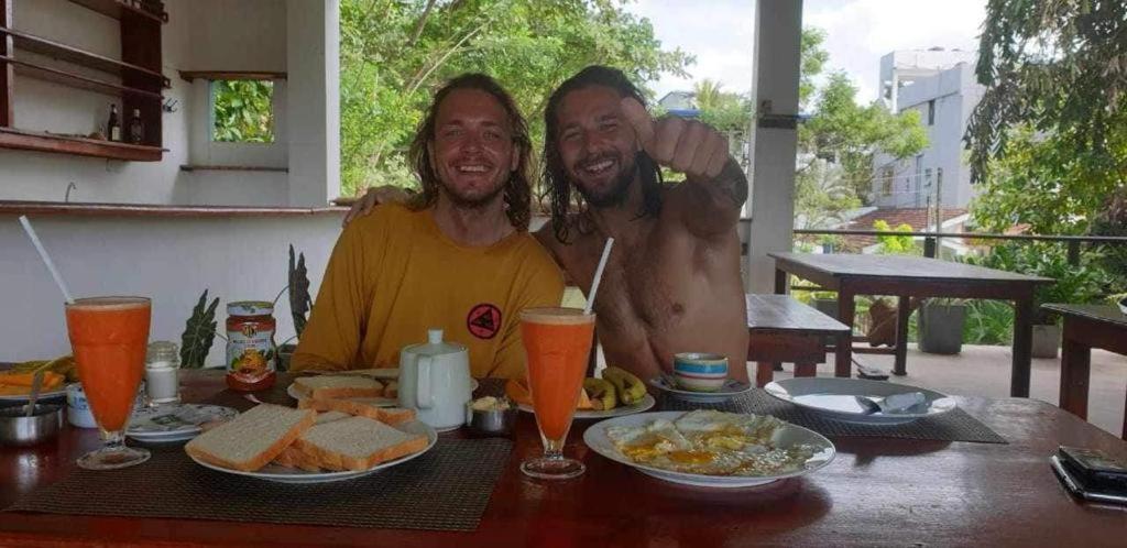 Lion Paradise Surf Beach Matara Eksteriør billede